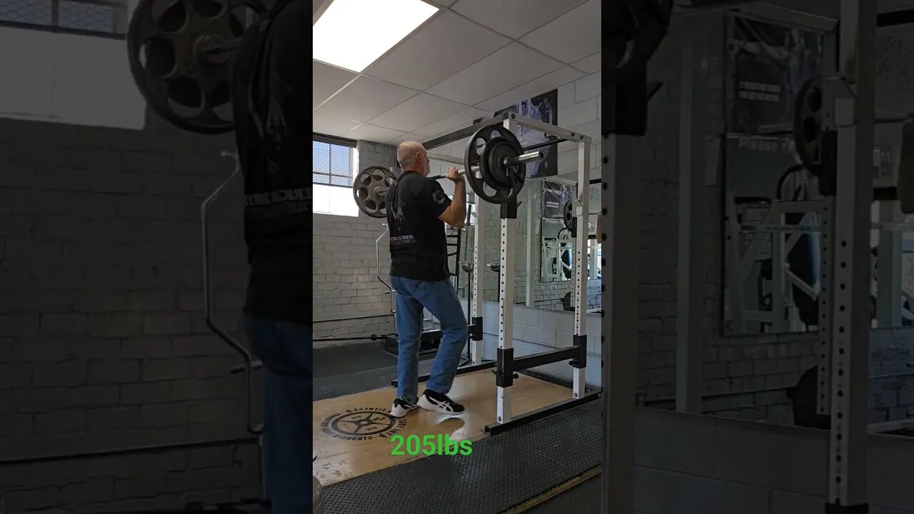 205lbs Military press for reps, Crazy old man