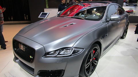 Jaguar XJR 575 at autosalon Brussel 2018