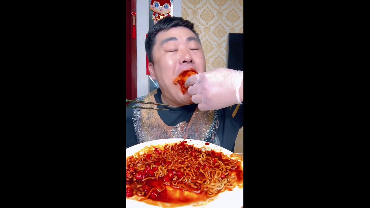 Mukban: Spicy noodles