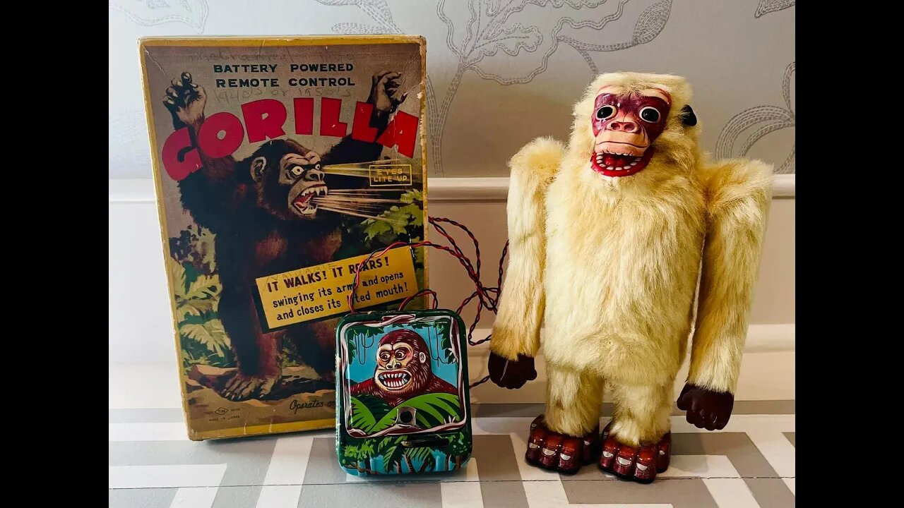 Blond Gorilla is a creepy yet cool monster toy! 🦍