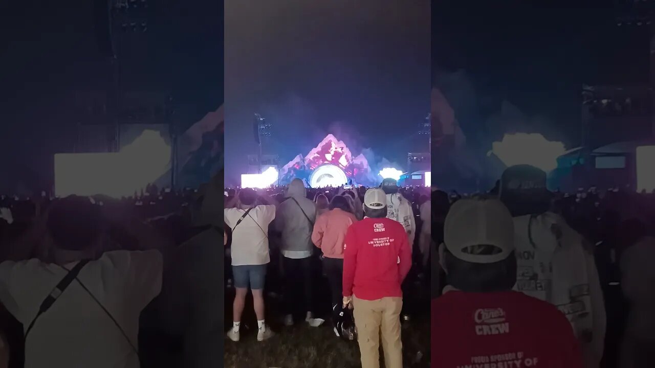 Drake Surprise Appearance @ Travis Scott's Astroworld Festival (Just before all hell breaks loose)