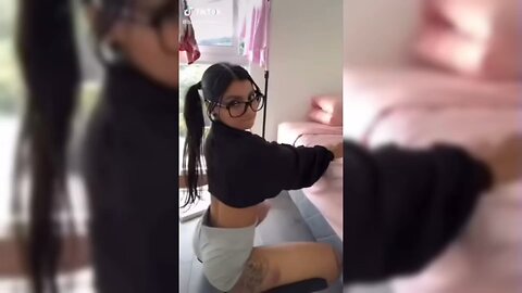 CUTE GIRLS TWERK COMPILATION