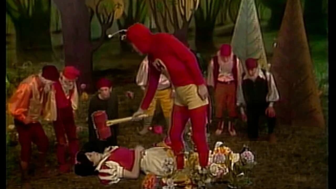 CHAPOLIN - Episódio #190 (1978) Branca de Neve e os sete Tchuim Tchuim Tchum Claim, parte três