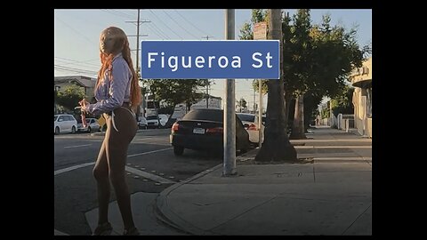 Relaxing, evening Summer stroll down Figueroa Street