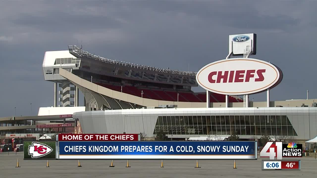 Crews strategize how to best tackle Chiefs game day snow