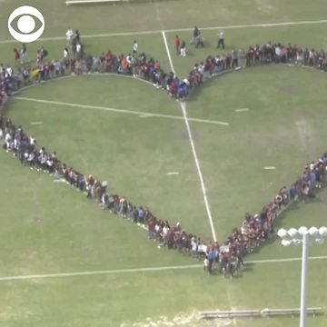 Florida students form heart at state's capitol