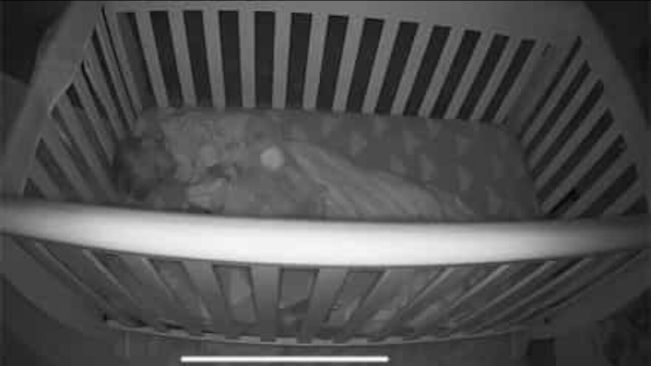 Luz misteriosa surge em berço de bebê