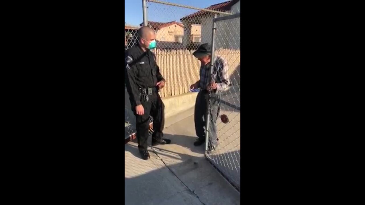 LAPD police officer stopped by to surprise an elderly man with $100 gift card