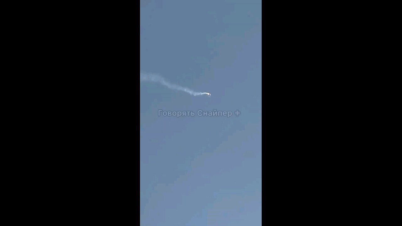 📽 A few minutes later, more videos appeared, clearly showing the fall of the Sukhoi S-70 "Okhotnik"