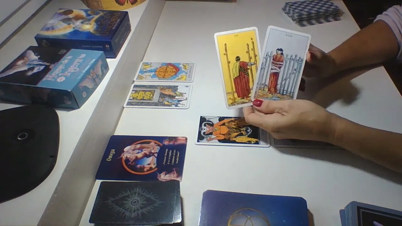 TAROT PESTI OCTOMBRIE - SUNTETI IMPINSI INAINTE, FACETI CEEA CE VA BUCURA SUFLETUL