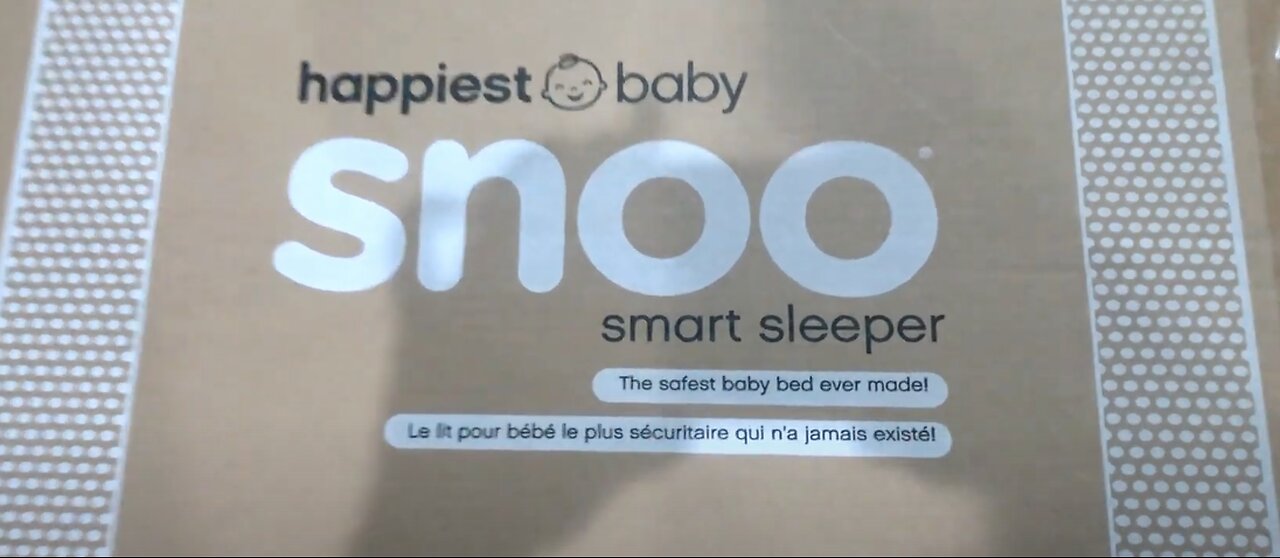 Happiest Baby SNOO Smart Sleeper Unboxing and Assembly