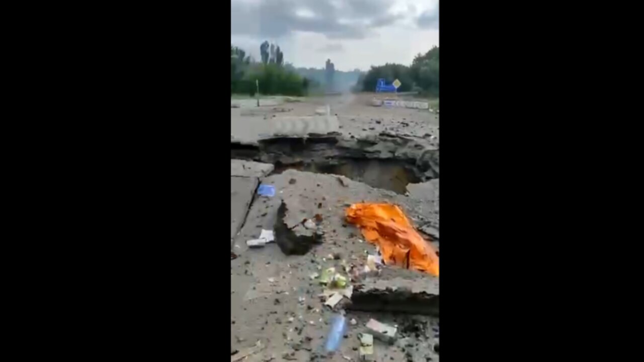 Don´t "F" with Russians (One of the entrances to Lisichansk from Severodonetsk)