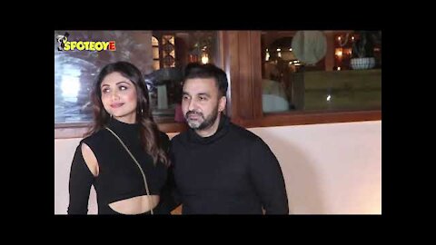 Shilpa Shetty Flaunts her Abs on a dinner date with husband Raj Kundra | SpotboyE