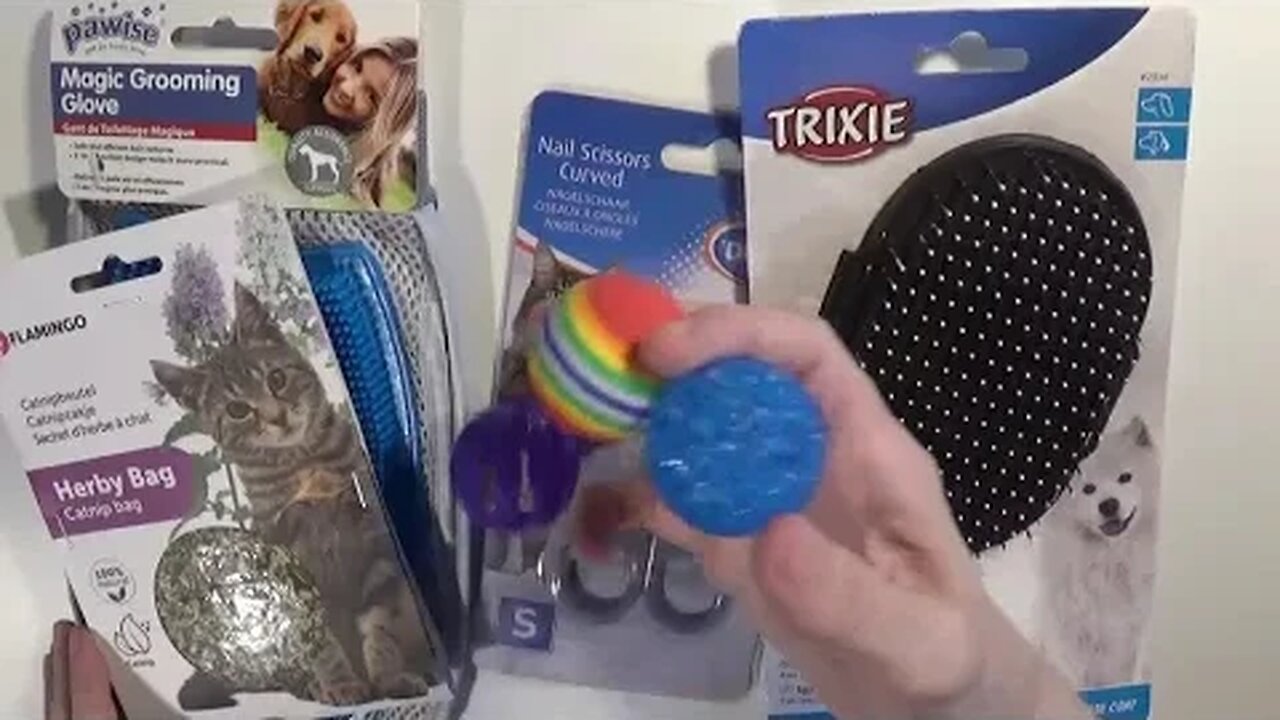 Cat Brushes, Claw Scissors and Toys Unwrapping and Review