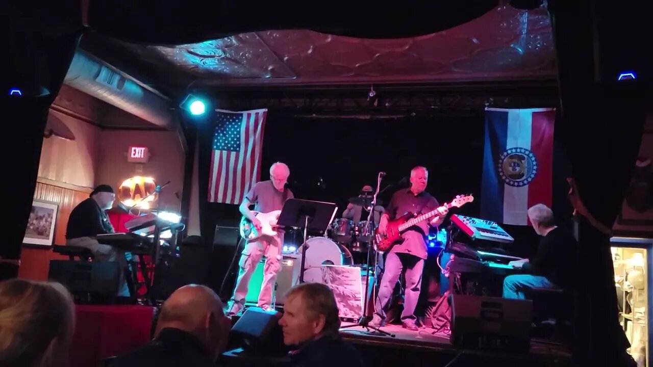 Loose Lips @ Lindberg's Tavern | Springfield MO