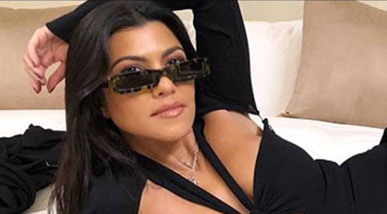 Internet Reacts To Kourtney Kardashian Posting Steamy Photo With Scott Disick In Bed