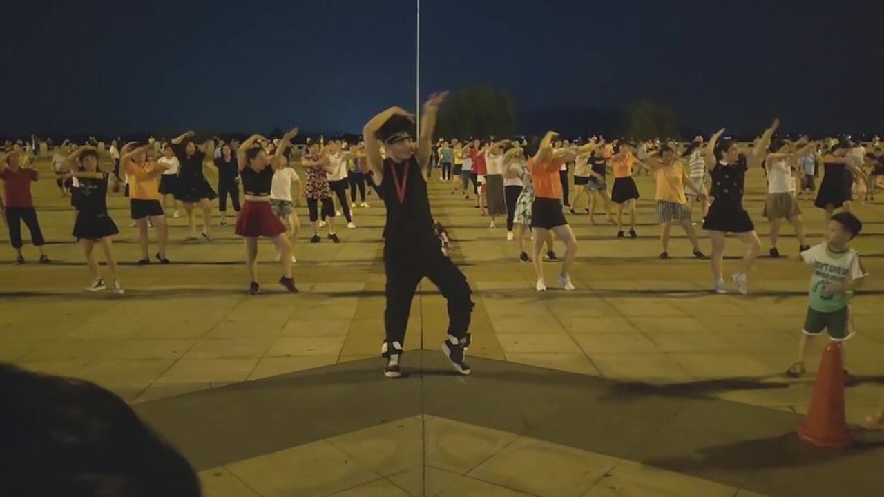 鬼步舞《囧架架》，魔性的旋律相信大家都听过，跟着节奏动起来吧【順能炫舞團】