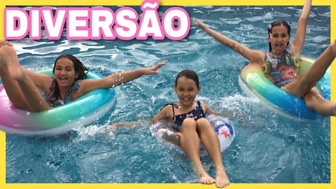 MUITA DIVERSÃO NA PISCINA