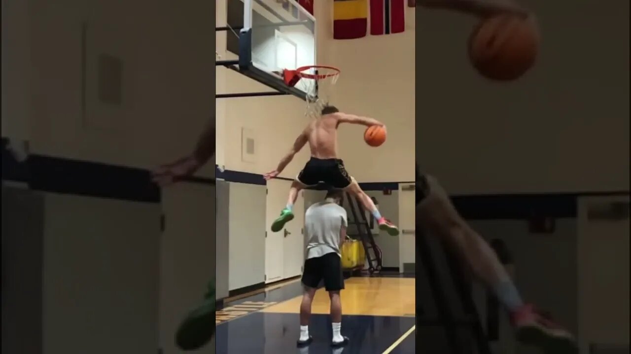 THE MOST AMAZING DUNK EVER!