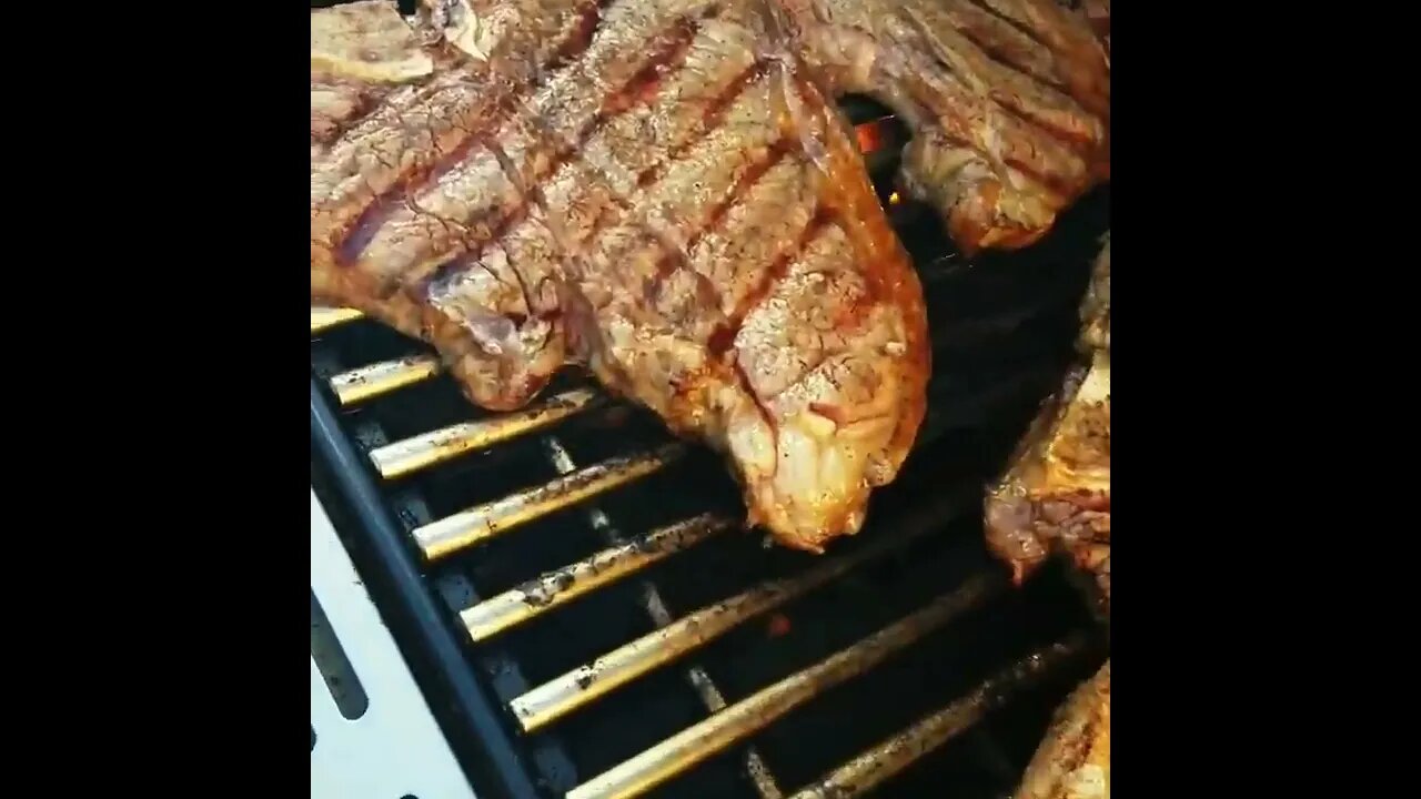 The best way to cook t-bone steak, perfectly | @smokeeater... on IG 🐂🇺🇸 #shorts