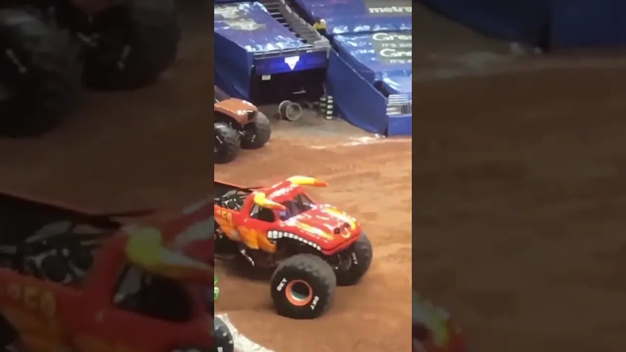 Monster Jam Triple Threat 2018 Orlando El Toro Loco Free Run VERTICAL