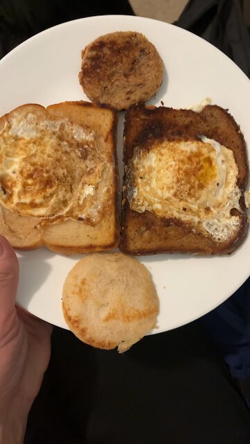 Healthy quick breakfast with essential protein, carbs and fat. 😋