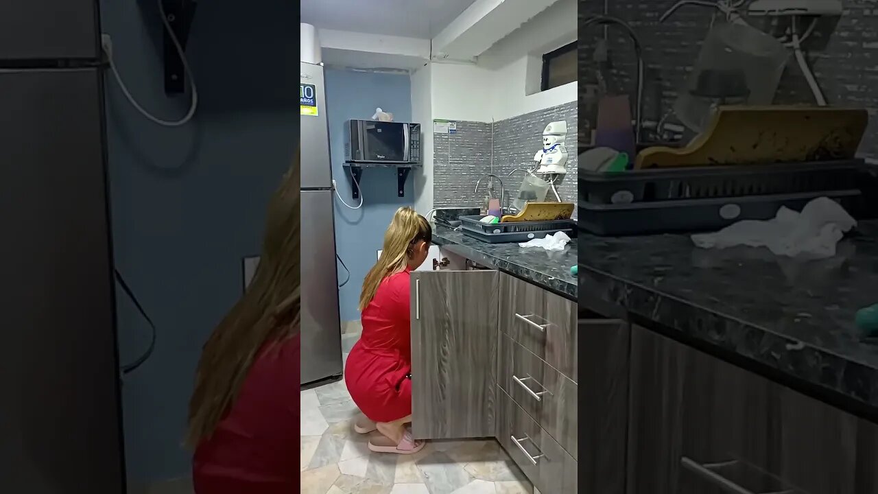 Lavando los trastes en casa de mi tía paulina