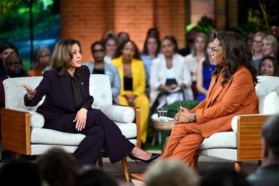 OGGI SPIEGHIAMO L'INDEGNA SAGRA HOLLYWODIANA DI OPRAH WINFREY A SOSTEGNO DI KAMALA