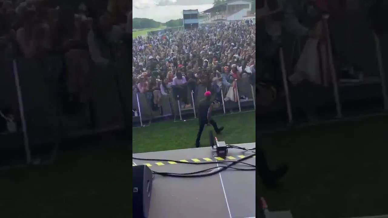 ruger serenading the crowd at Afrobeats Festival🇩🇪🇳🇬