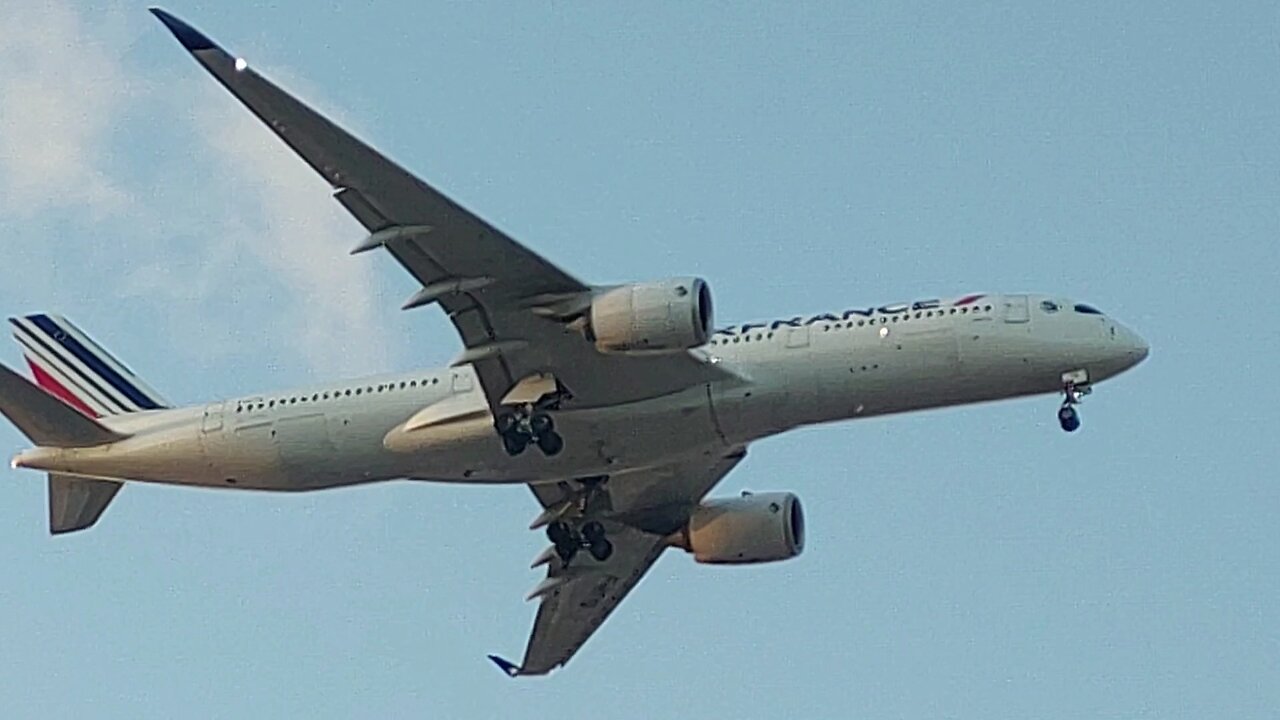 Airbus A350 F-HTYQ coming from Paris to Fortaleza