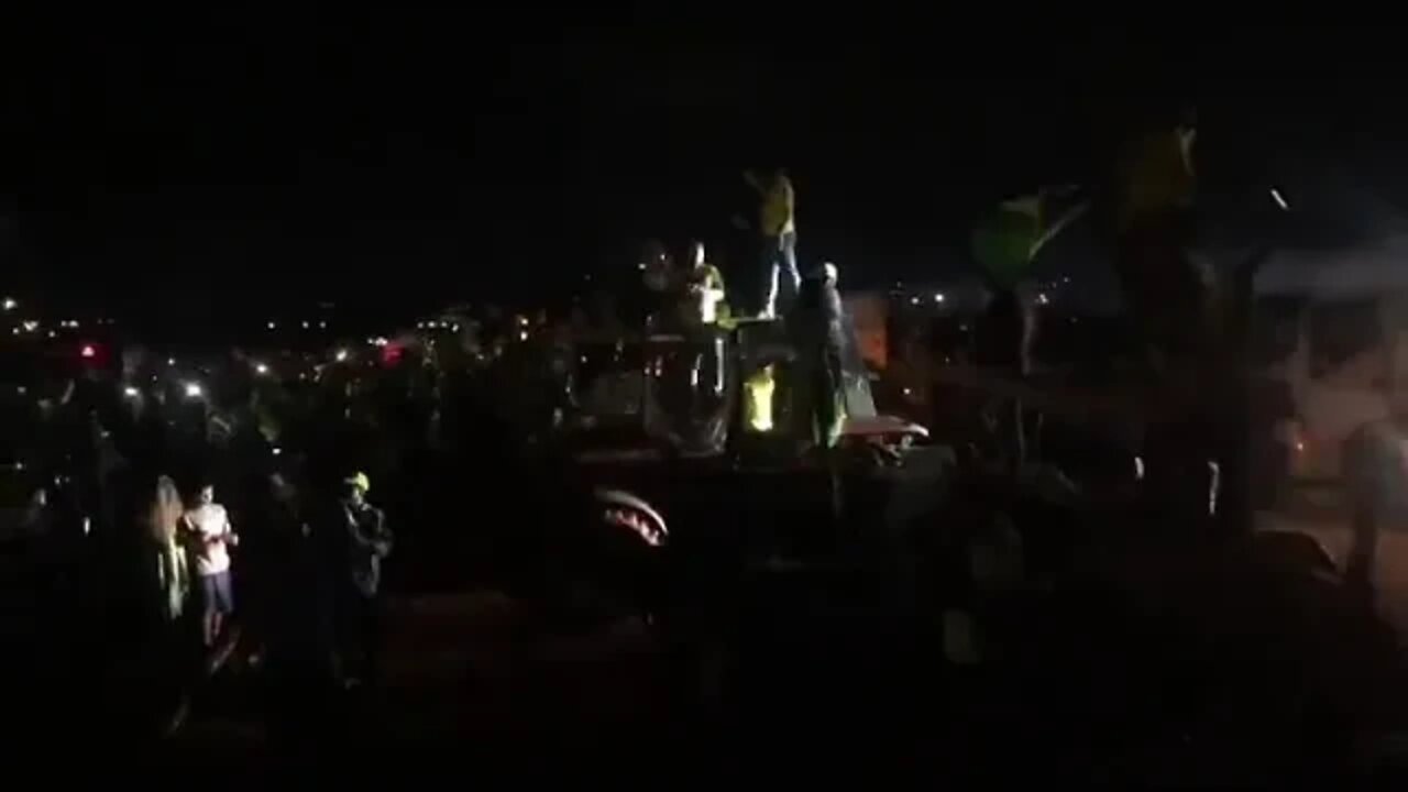 🇧🇷 — Tonight in Brasilia. Extensive movement and concentration of truck drivers in