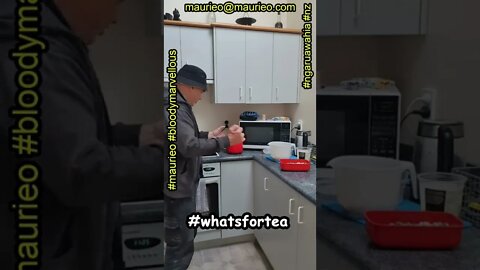 #maurieo #shorts COS I LIKE PINEAPPLE