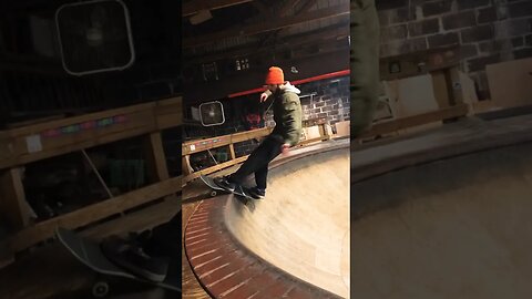 Lazy little warm up line at the bowl 🤳 Eli #skateboarding #skate #skateboard