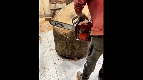 Chainsaw craftmenship transforming wood into furniture 😎😎