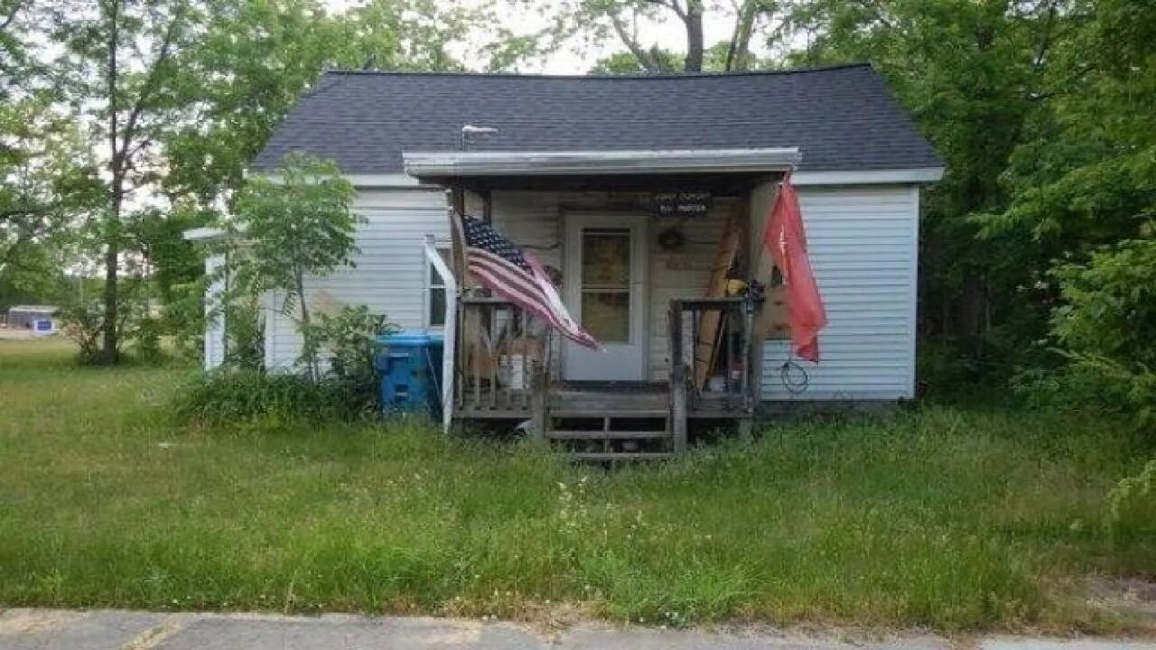 911 Porter Street, Kalamazoo, MI Presented by Richard Stewart.
