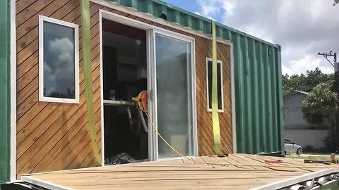 Non-profit building tiny homes for veterans in St. Petersburg | Digital Short