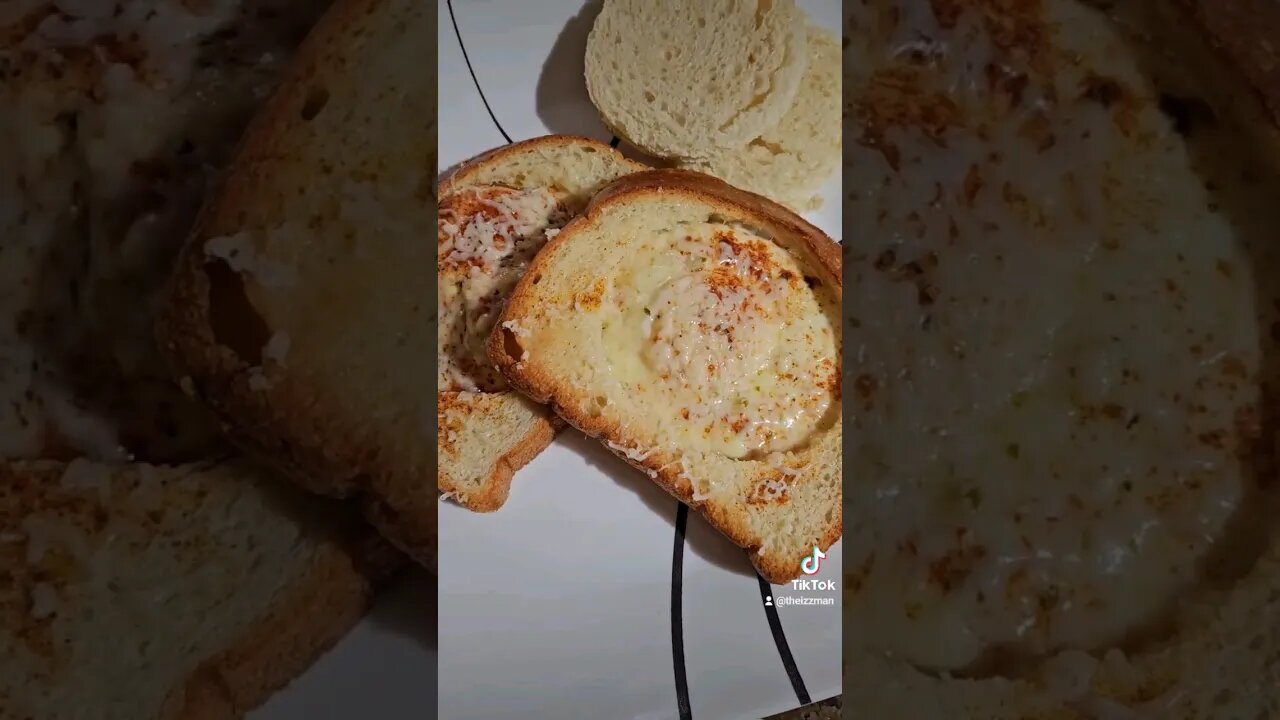 Delicious & quick eggs in a hole #eggsinahole #eggs #toast #breakfast #easybreakfast #delicious