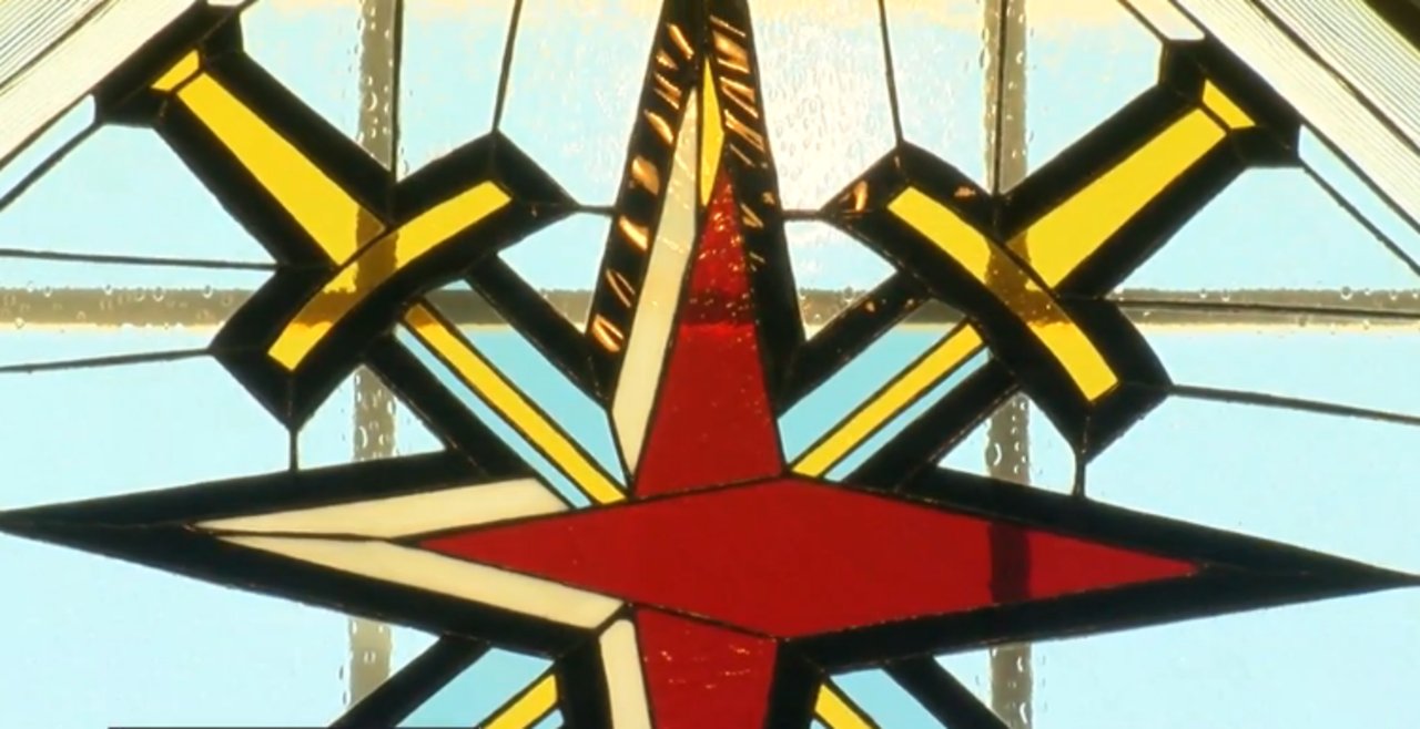 Stained glass artist creates Vegas Golden Knights-themed masterpiece