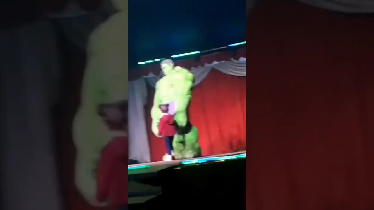 OS VINGADORES NO CIRCO DA ALEGRIA, DANÇANDO HULK, CAPITÃO AMÉRICA E HOMEM-ARANHA, LIKE 3