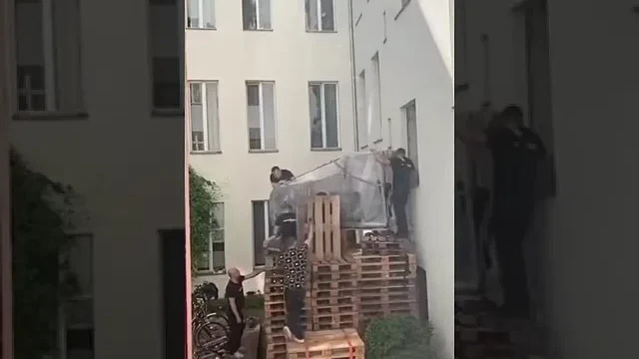 Moving A Grand Piano🎹To The Second Floor🍺