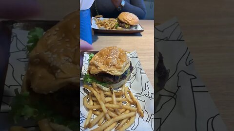 8 Cuts Burgers 🍔 Mega Mall. #shorts #food