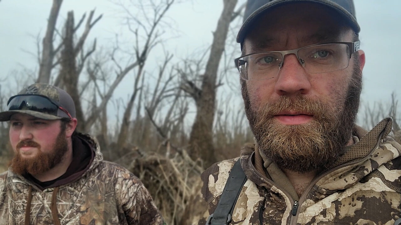 Jump Shooting Ducks And Geese On The Mississippi River || An Imperfect Hunt