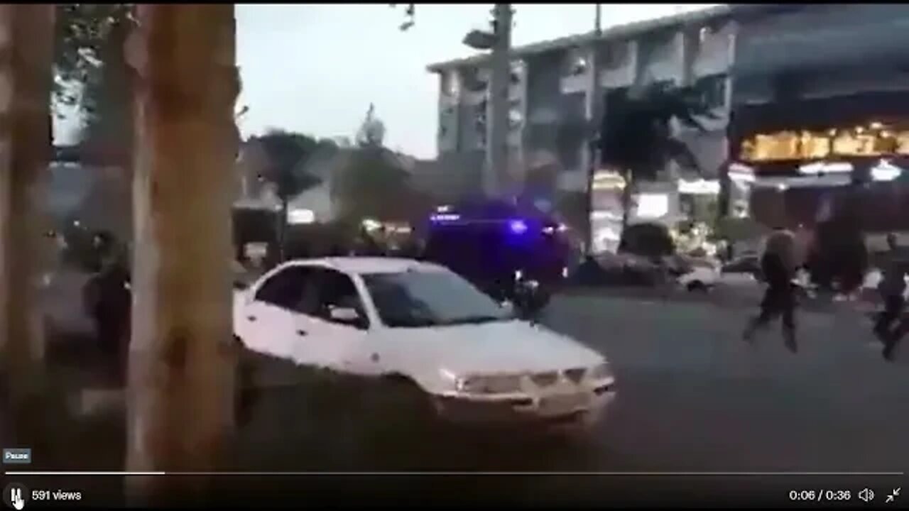 Mass chaos in Iran as the people are fighting back against the police and military !