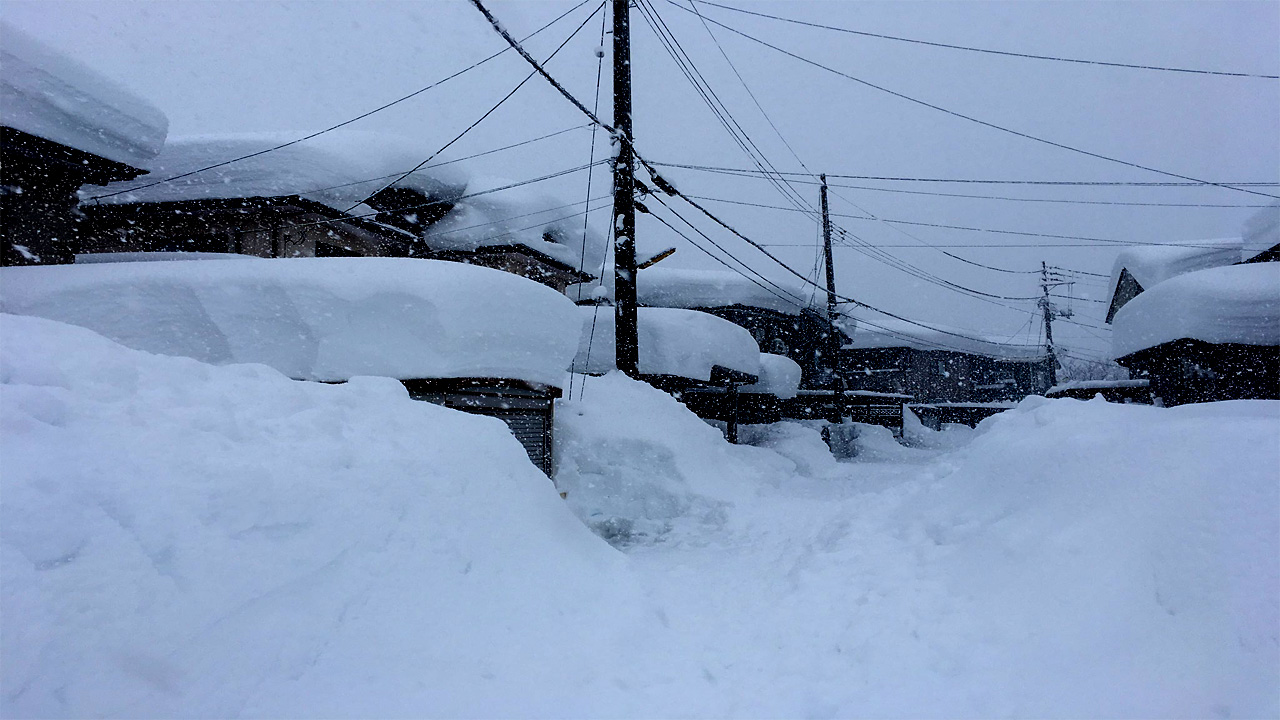 JAPAN: TWO METERS UNDER THE SNOW | EXTREME GLOBAL WARMING | SNOW RELENTLESS OVER JAPAN