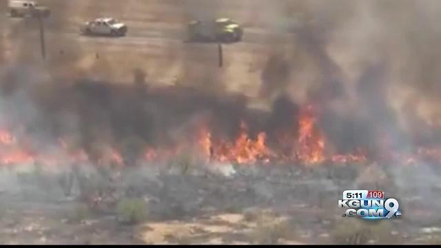 Brush fire shuts down I-17 in north Phoenix