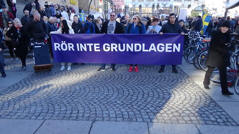 RAPPORT FRÅN DEMONSTRATIONEN MOT GRUNDLAGSÄNDRINGARNA (PANDEMILAGEN)