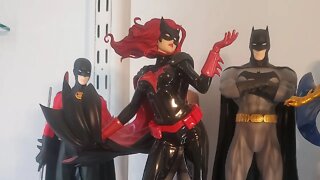 Den Knight Collectibles Episode 45: Kotobukiya Bishoujo Batwoman statue (Unboxing and Review)