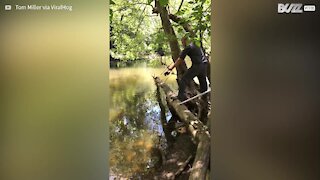 Arqueiro quase é atingido pela própria flecha