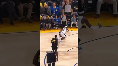 STEPH WITH A KILLER BEHIND THE BACK STEPBACK!