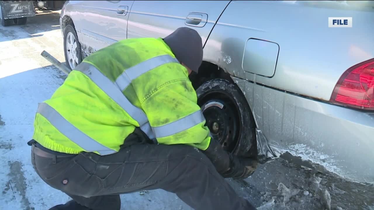 New Wisconsin law takes aim at distracted drivers who present dangers for roadside assistance crews